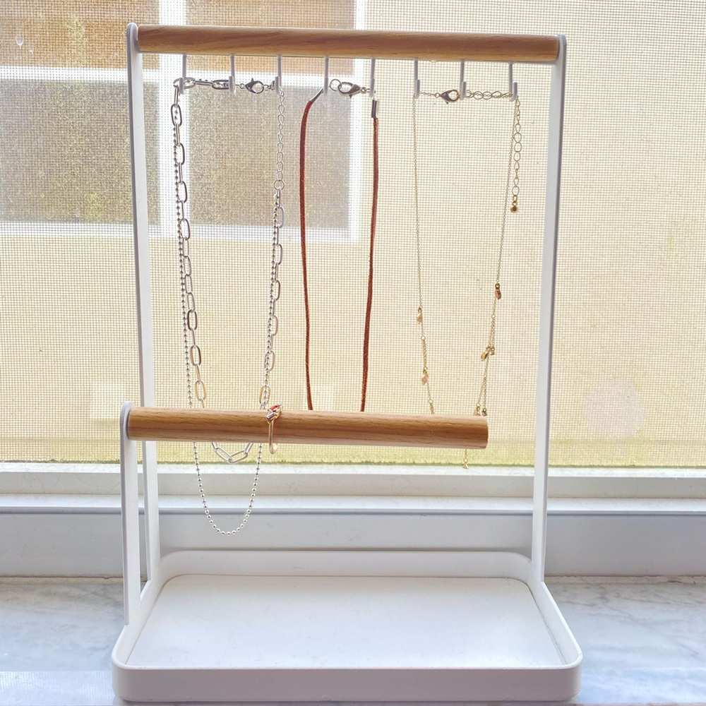 Jewelry organizer/stand